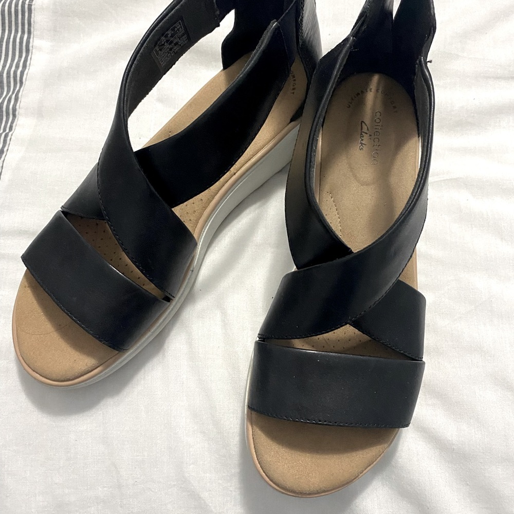 Clarks casual black shoe size 8 1/2.